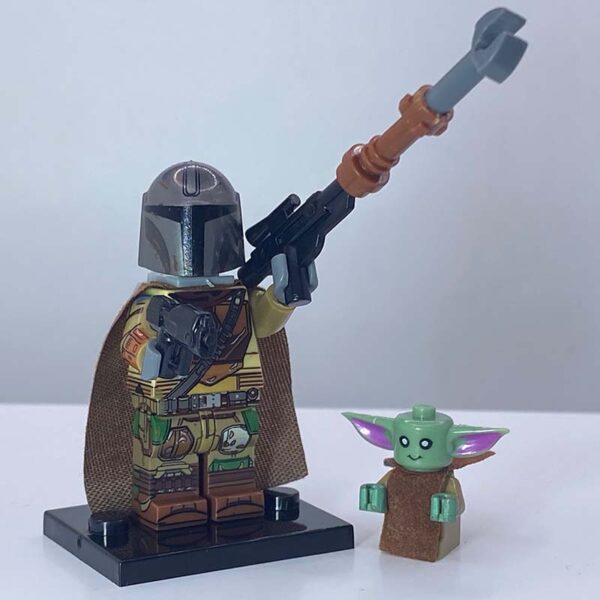 Mandalorian with Baby Yoda and cape custom minifigure(1)